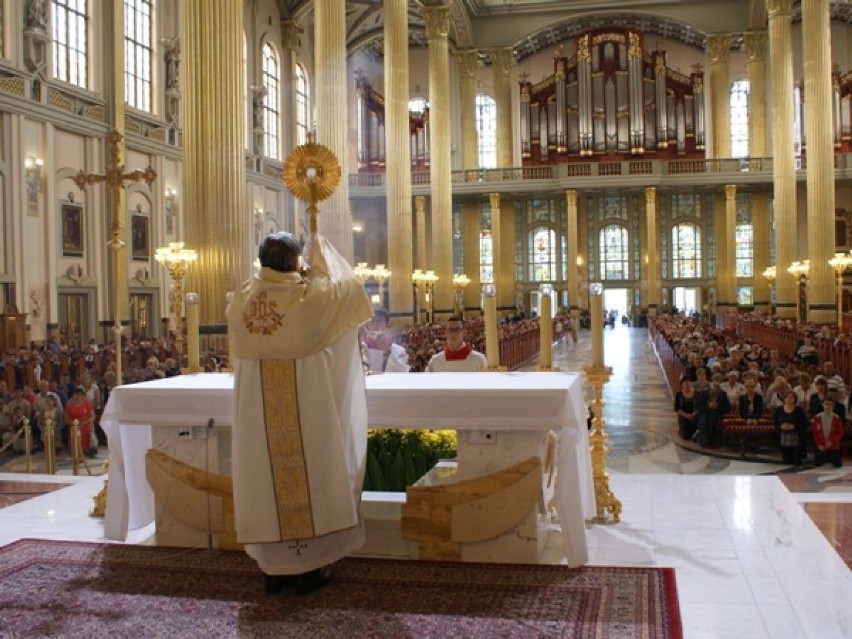  Sanktuarium w Licheniu: Odpust 15 sierpnia 2022r. Dwudniowe przygotowanie do uroczystość Wniebowzięcia Najświętszej Maryi Panny 