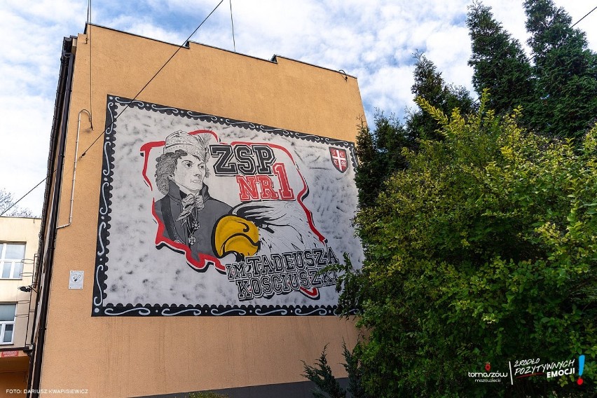 Patriotyczne murale zdobią ściany budynków w Tomaszowie Mazowieckim [ZDJĘCIA]