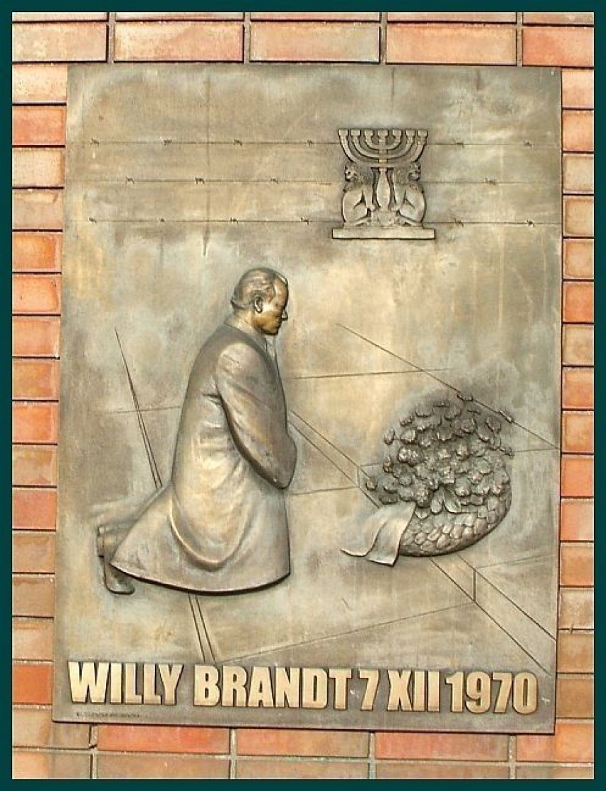 Płaskorzeźba "Willy Brandt przeprasza". Fot. Marek Krauss