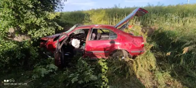 9-letni kierowca zasnął za kierownicą. Obudził się, gdy uderzył w drzewo na trasie Tropy Sztumskie - Bukowo