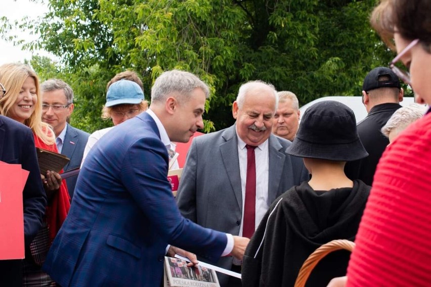 Wakacyjna trasa posłów Lewicy. Parlamentarzyści spotkali się z mieszkańcami Inowrocławia. Przekonywali ich do swojego programu