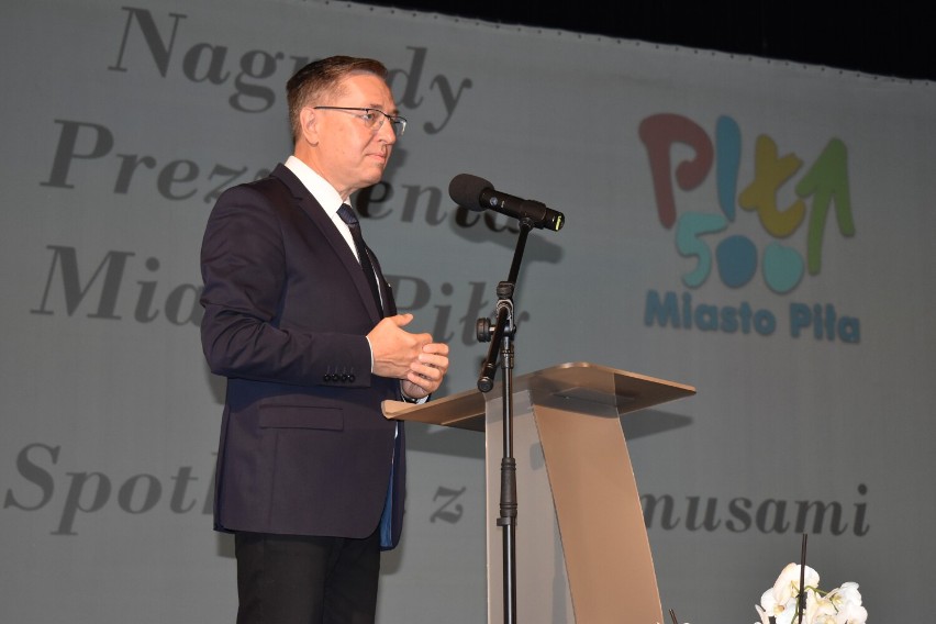 Prezydent Piły wręczył nagrody najzdolniejszym uczniom szkół podstawowych [LISTA PRYMUSÓW I OSÓB NAGRODZONYCH]