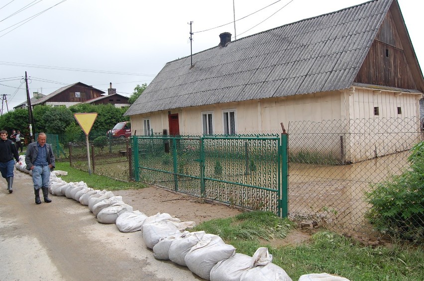 Powódź w gminie Trzyciąż. Najgorzej jest w Małyszycach, Porąbce, Suchej i Glanowie