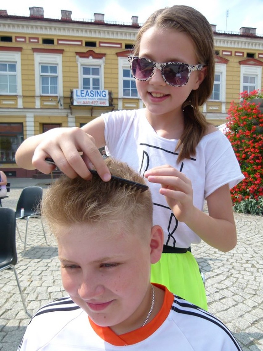 Open Hair 2014: zabawa w czesanie na sieradzkim Rynku