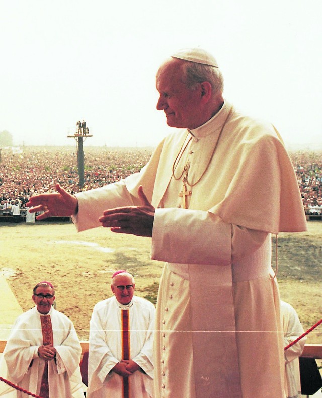 Dokładnie 10 czerwca 1987 r. Jan Paweł II odprawił mszę świętą na tarnowskich „Falklandach” dla około półtora miliona wiernych