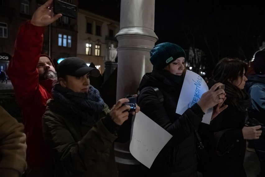 Kraków. "Teatr jest nasz". Manifestacja poparcia dla Teatru Słowackiego [ZDJĘCIA]