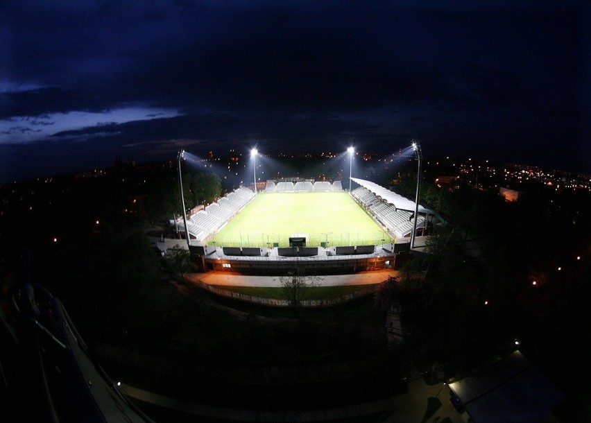 Legnica: Oświetlenie Stadionu Miejskiego (ZDJĘCIA)