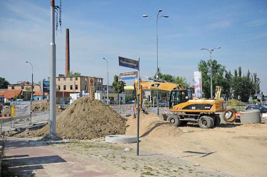Prace na ulicy Dąbrowskiego mają się zakończyć pod koniec...