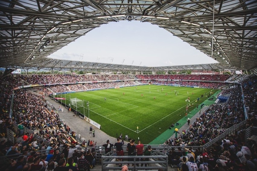 Stadion Miejski w Bielsku-Białej wypełnił się niemal do...