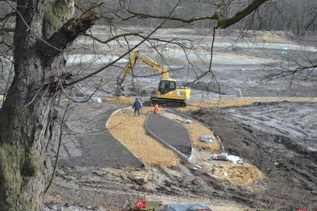 Na Promenadzie w Mysłowicach trwają intensywne prace remontowe. Zobacz kolejne zdjęcia. Przesuwaj zdjęcia w prawo - naciśnij strzałkę lub przycisk NASTĘPNE