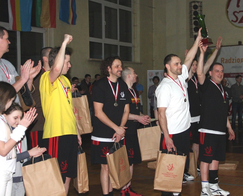 Tarnowskie Góry: Nauczyciele wygrali Memoriał Michalskiego i Łysika w koszykówce [FOTO]