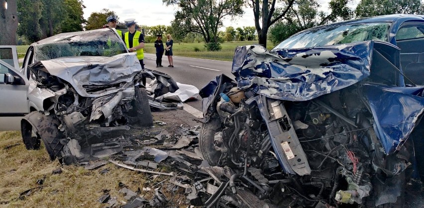 Śmiertelny wypadek na DK 32. Nie żyją dwaj młodzi mężczyźni 