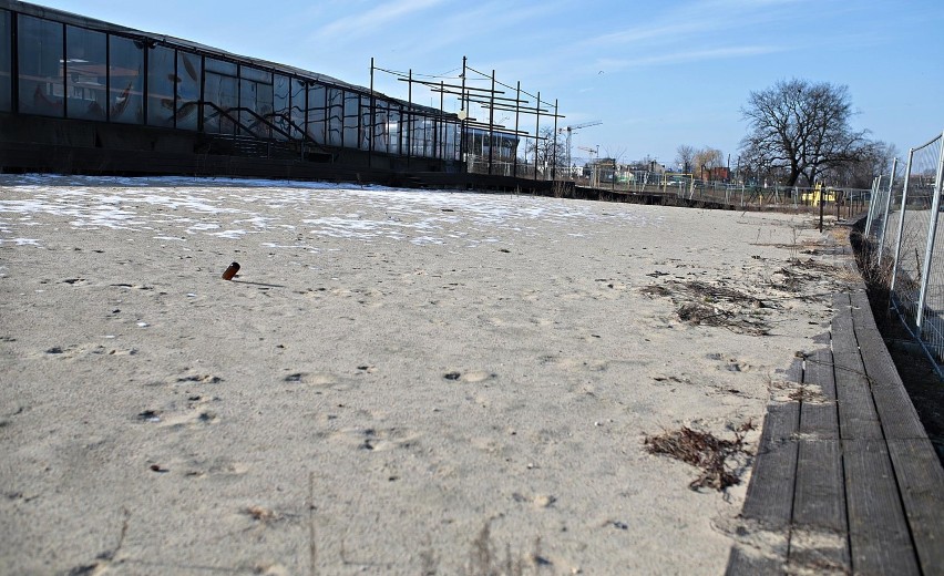 Kraków. Trwa walka o plażę nad Wisłą. Kolejny rok będzie stała zamknięta