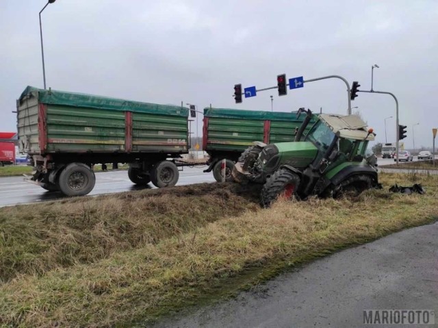 Traktor wypadł z obwodnicy Opola.