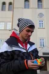 Projekt Rubikon w Piotrkowie. Będą układać kostkę Rubika na czas