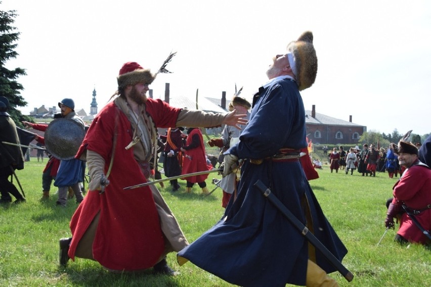 "Szturm Twierdzy Zamość" w Zamościu

Zamość, Rynek Wielki i...