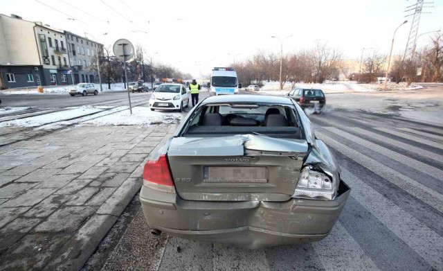 Zderzenie na skrzyżowaniu Rzgowska/Dachowa w Łodzi