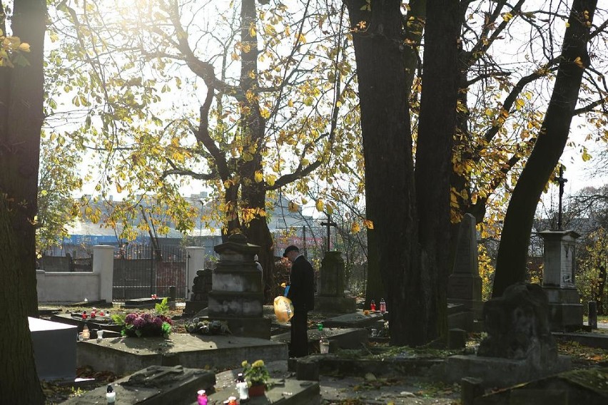 Dzień Wszystkich Świętych 2015: cmentarz św. Stanisława [ZDJĘCIA]