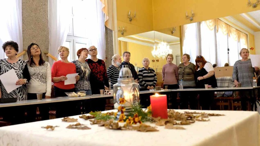 W obiektywie Jana Balewskiego: dziś wspominaliśmy tych, których już nie ma z nami. Spotkanie w Domu Kultury Kolejarza w Stargardzie