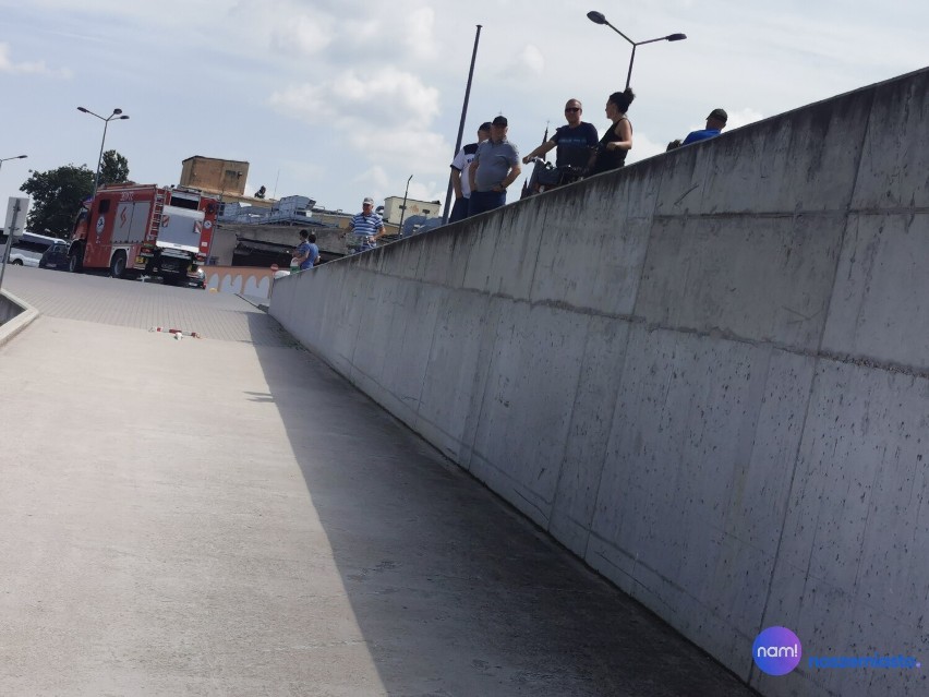 Ukrainiec (w żółtej koszulce) po pijanemu skoczył z mostu we...