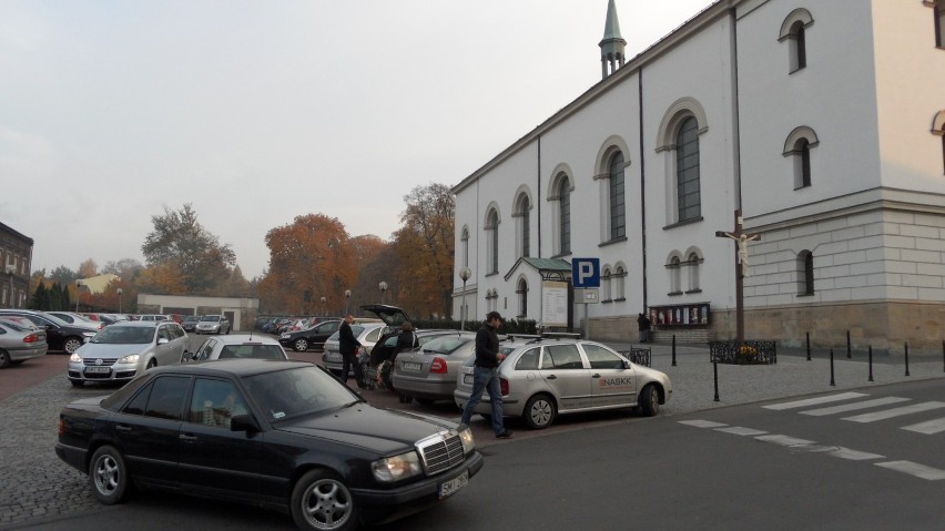 Zmiany w organizacji ruchu przy cmentarzach w Mikołowie i Wyrach