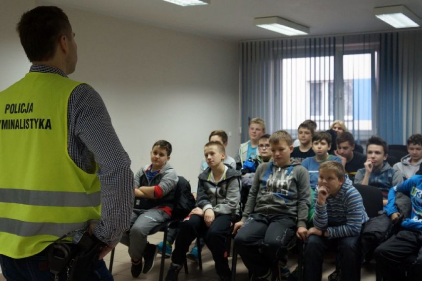 Tydzień Przedsiębiorczości w Żorach. Policjanci spotkali się z młodzieżą