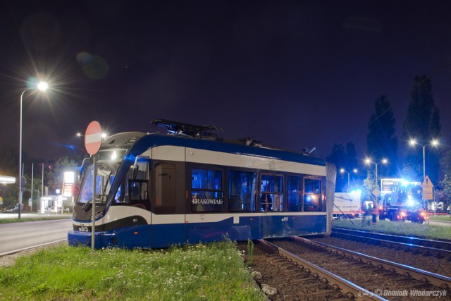 Kraków. Zerwana sieć trakcyjna, uszkodzone torowisko i tramwaj - to efekty wykolejenia na al. Pokoju

Źródło zdjęć: Poważne wykolejenie na alei Pokoju