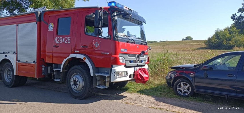 Drzewo spadło na samochód w gminie Rzeczenica