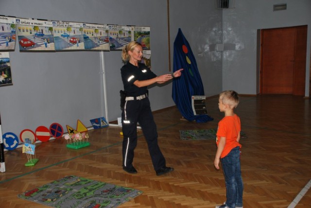 Policjanci z Wodzisławia Śl. spotkali się z dziećmi