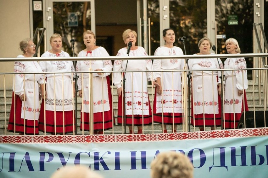 Białoruski Festyn Ludowy w Sokółce. Kolorowe stroje i uśmiechnięte dziewczyny, ale tłumów pod kinem nie było 