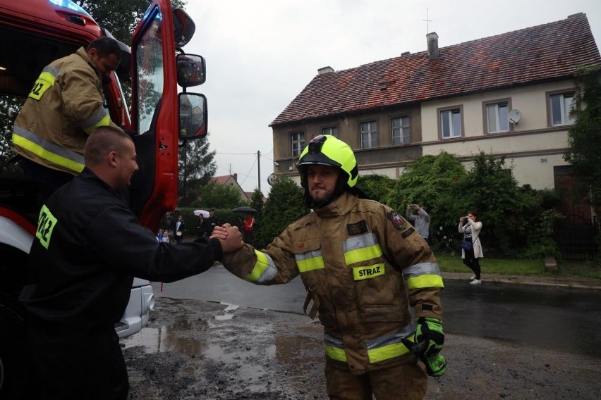 Specjalny dodatek emerytalny ma przysługiwać osobom, które...