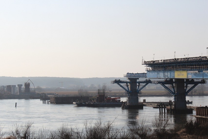 Most w Kwidzynie: Weekendowe wycieczki na budowę mostu przez Wisłę ciągle popularne. ZDJĘCIA/FILM