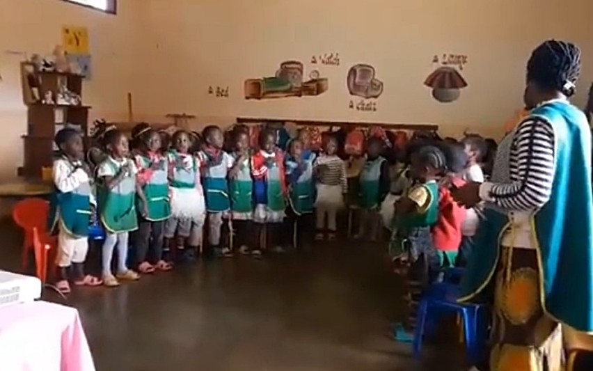 Występ dzieci z Afryki dla dzieci w Szczawnie-Zdroju