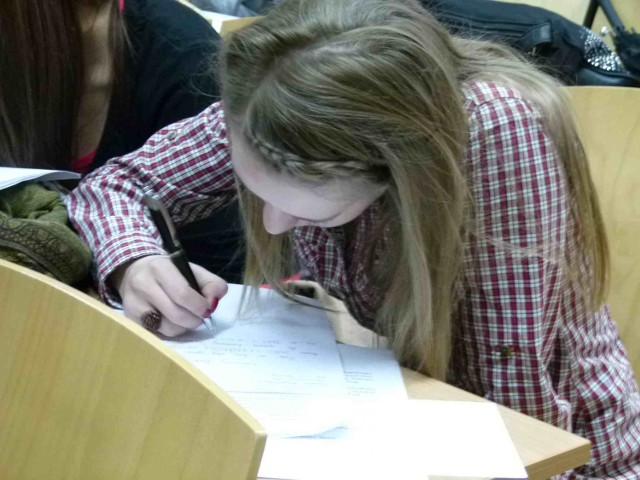 W akcji pisania listów na UJK biorą udział zarówno studenci, jak i uczniowie szkół średnich w Piotrkowie