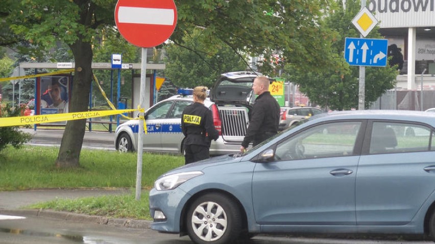 Policja w osobliwy sposób ściga kibola Cracovii podejrzanego o zabójstwo [ZDJĘCIA]