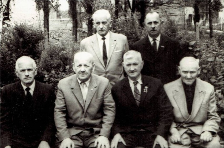 Fotografia grupy OSP, stoją od lewej – Józef Mazurowski...