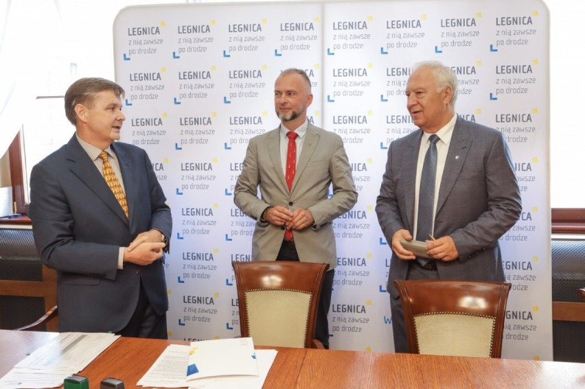 Będzie sześć nowych elektrycznych autobusów w Legnicy, podpisano umowę