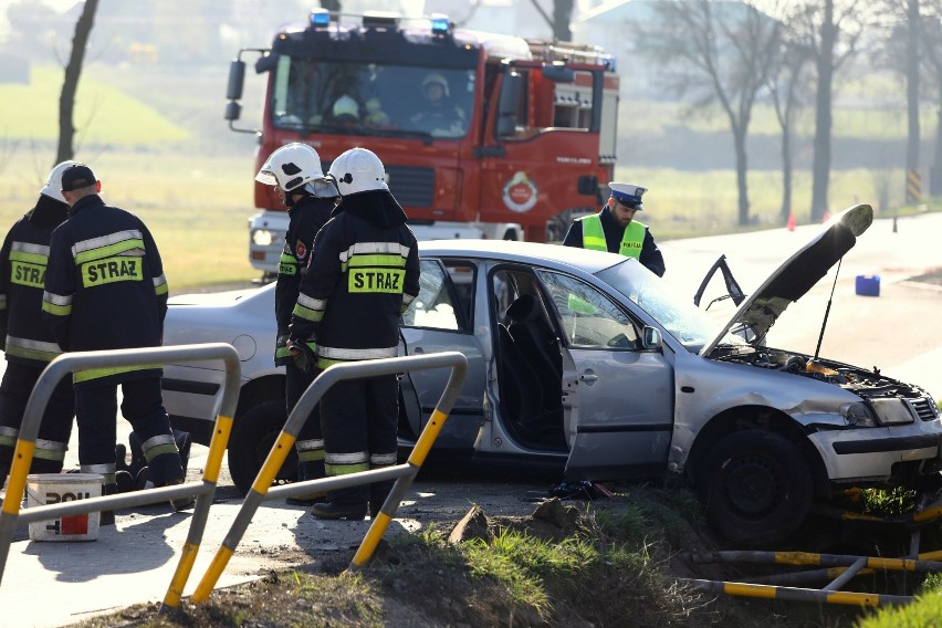 Wypadek w Korytnicy na DK 12. Zderzenie dwóch samochodów...
