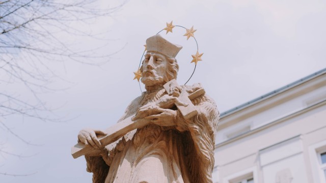 Nowa Ruda: Trzy rzeźby św. Jana Nepomucena jak nowe