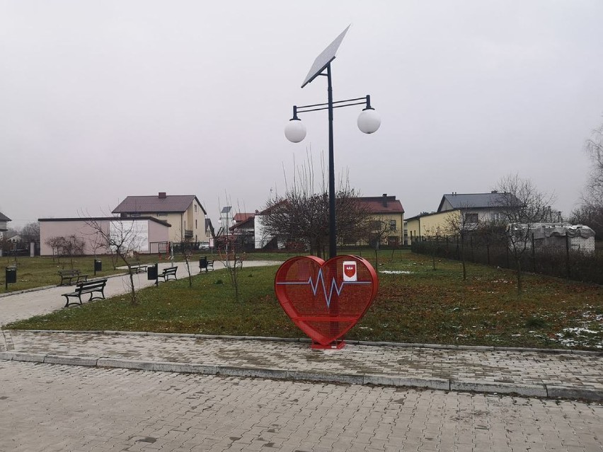 Zakręcone serca w Rozprzy. w gminie stanęły pojemniki na...