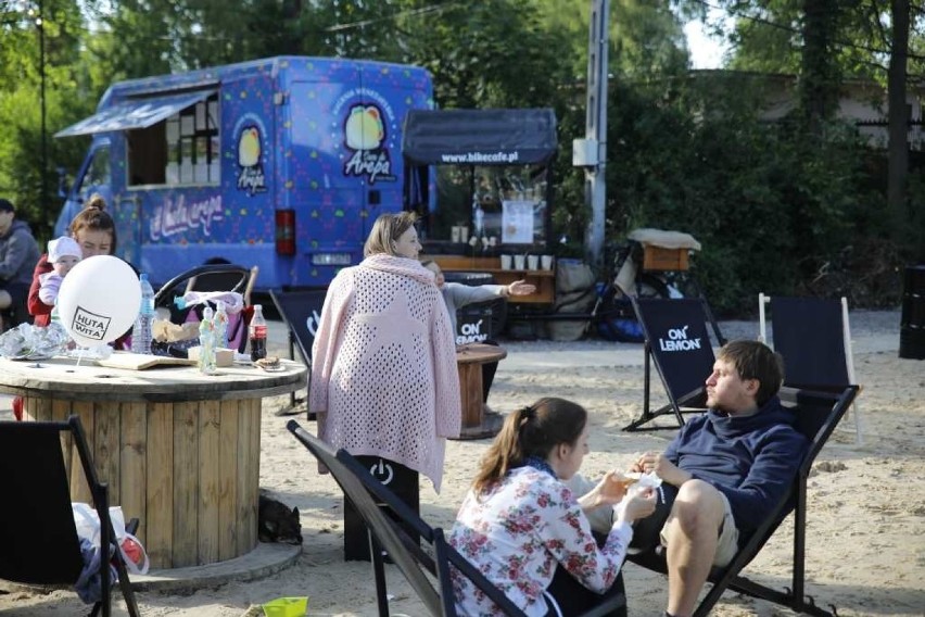 Nad zalewem nowohuckim pojawiły się foodtrucki [ZDJĘCIA]