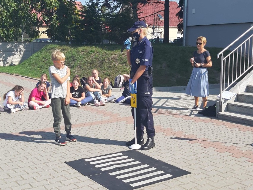 Wolsztyn: Policjanci odwiedzili uczniów Szkoły Podstawowej nr 5 