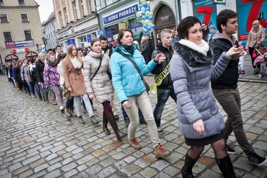 Polonez maturzystów na Rynku (FOTO)