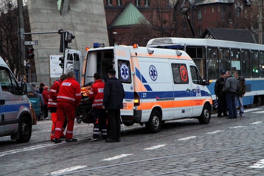 Wrocław: 80-letnia kobieta potrącona przez tramwaj (ZDJĘCIA)