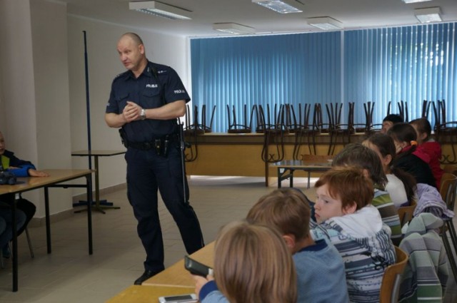 SP 3 Żory: Czwartoklasiści spotkali się z policjantami