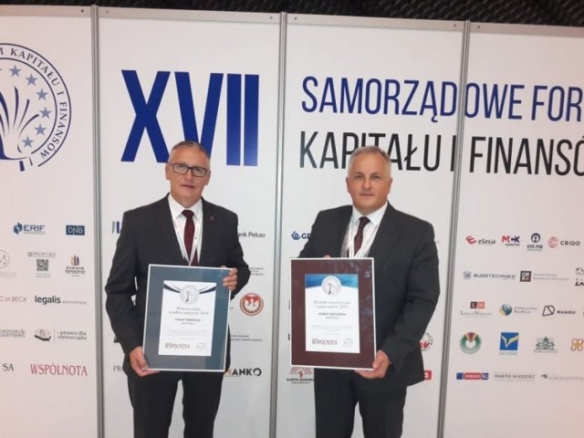 Krzysztof Maćkiewicz, starosta wąbrzeski odebrał certyfikat potwierdzający 5. miejsce podczas gali zorganizowanej w ramach XVII Samorządowego Forum Kapitału i Finansów w Katowicach