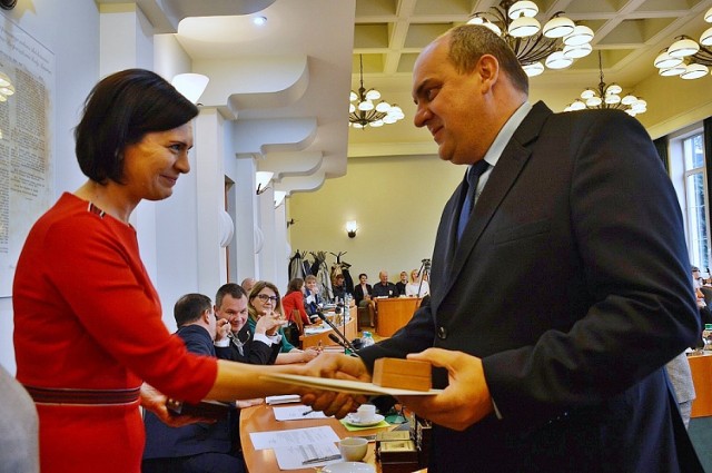 Na zakończenie kadencji prezydent Czechowska wręczyła radnemu Matyśkiewiczowi pamiątkowy medal. Czy role mogą się odwrócić?