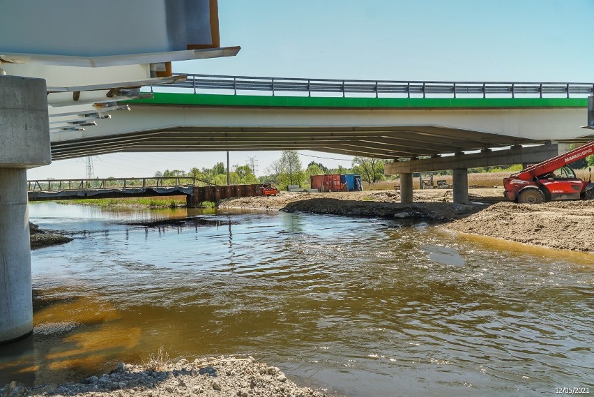 Budowa A1 w okolicach Radomska i Kamieńska. Tak postępują...