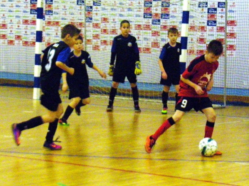 Halowa piłka nożna: w finale Football Academy I Piła i MOSiR II Piła