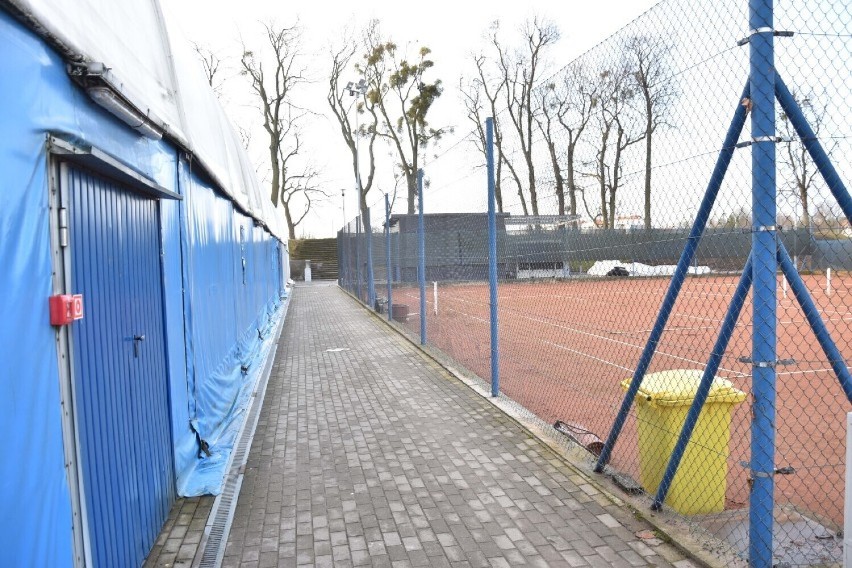 Malbork. Rozbudowa lodowiska i dmuchany park wodny na kąpielisku. OSiR wybrał wykonawców